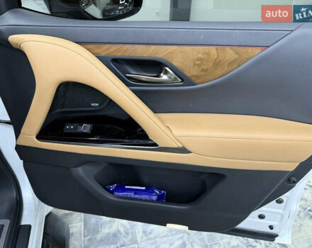 Белый Лексус ЛХ, объемом двигателя 3.35 л и пробегом 50 тыс. км за 114900 $, фото 23 на Automoto.ua