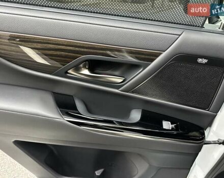 Белый Лексус ЛХ, объемом двигателя 3.35 л и пробегом 12 тыс. км за 120500 $, фото 83 на Automoto.ua