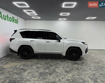 Белый Лексус ЛХ, объемом двигателя 3.35 л и пробегом 50 тыс. км за 114900 $, фото 2 на Automoto.ua