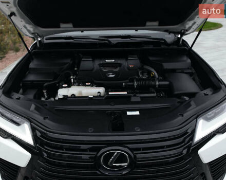 Білий Лексус ЛХ, об'ємом двигуна 3.35 л та пробігом 102 тис. км за 115000 $, фото 8 на Automoto.ua