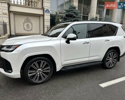 Белый Лексус ЛХ, объемом двигателя 3.35 л и пробегом 12 тыс. км за 120500 $, фото 4 на Automoto.ua