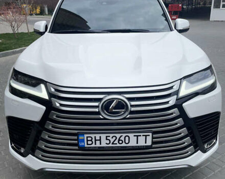 Белый Лексус ЛХ, объемом двигателя 3.35 л и пробегом 7 тыс. км за 122800 $, фото 3 на Automoto.ua