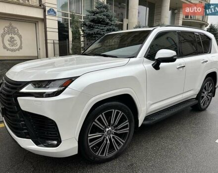 Белый Лексус ЛХ, объемом двигателя 3.35 л и пробегом 12 тыс. км за 120500 $, фото 3 на Automoto.ua