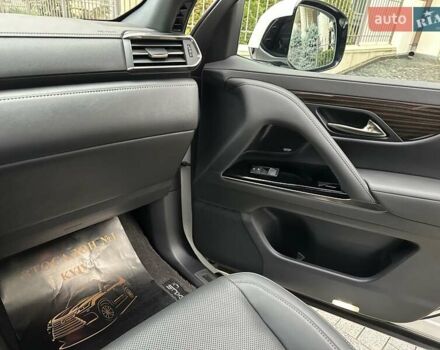 Белый Лексус ЛХ, объемом двигателя 3.35 л и пробегом 12 тыс. км за 120500 $, фото 65 на Automoto.ua