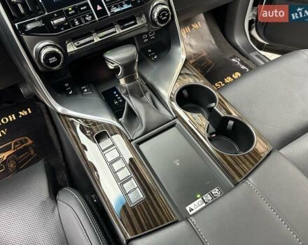 Белый Лексус ЛХ, объемом двигателя 3.35 л и пробегом 12 тыс. км за 120500 $, фото 56 на Automoto.ua