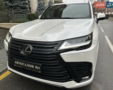 Белый Лексус ЛХ, объемом двигателя 3.35 л и пробегом 12 тыс. км за 120500 $, фото 2 на Automoto.ua