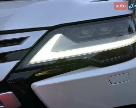 Белый Лексус ЛХ, объемом двигателя 3.45 л и пробегом 20 тыс. км за 127500 $, фото 109 на Automoto.ua