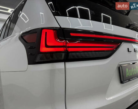 Белый Лексус ЛХ, объемом двигателя 3.35 л и пробегом 50 тыс. км за 114900 $, фото 7 на Automoto.ua