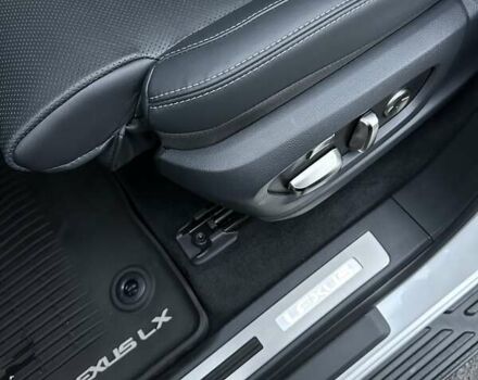 Белый Лексус ЛХ, объемом двигателя 3.45 л и пробегом 20 тыс. км за 127500 $, фото 56 на Automoto.ua