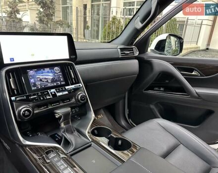 Белый Лексус ЛХ, объемом двигателя 3.35 л и пробегом 12 тыс. км за 120500 $, фото 63 на Automoto.ua