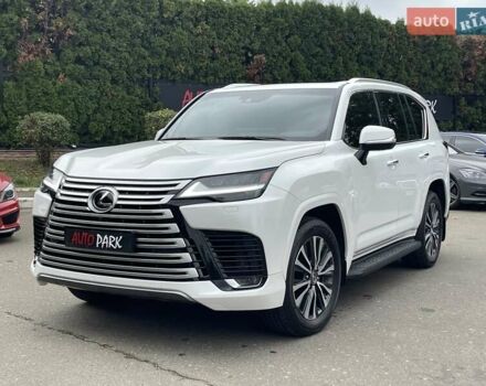 Белый Лексус ЛХ, объемом двигателя 3.35 л и пробегом 40 тыс. км за 117500 $, фото 1 на Automoto.ua