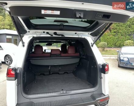 Белый Лексус ЛХ, объемом двигателя 3.35 л и пробегом 40 тыс. км за 117500 $, фото 19 на Automoto.ua