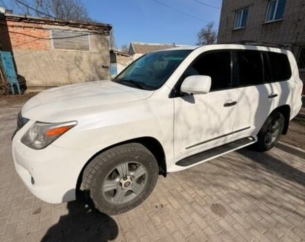 Белый Лексус ЛХ, объемом двигателя 5.66 л и пробегом 203 тыс. км за 23000 $, фото 1 на Automoto.ua