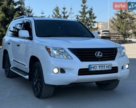 Белый Лексус ЛХ, объемом двигателя 5.66 л и пробегом 284 тыс. км за 23500 $, фото 1 на Automoto.ua