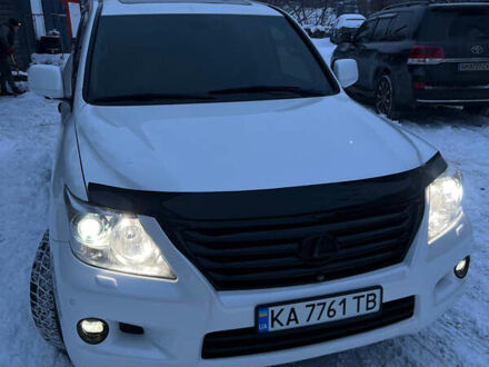 Белый Лексус ЛХ, объемом двигателя 5.66 л и пробегом 372 тыс. км за 24000 $, фото 1 на Automoto.ua