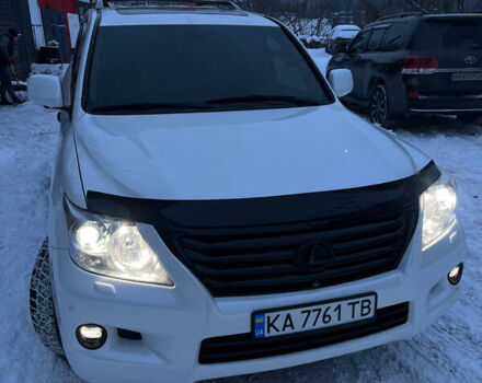 Белый Лексус ЛХ, объемом двигателя 5.66 л и пробегом 372 тыс. км за 24000 $, фото 1 на Automoto.ua