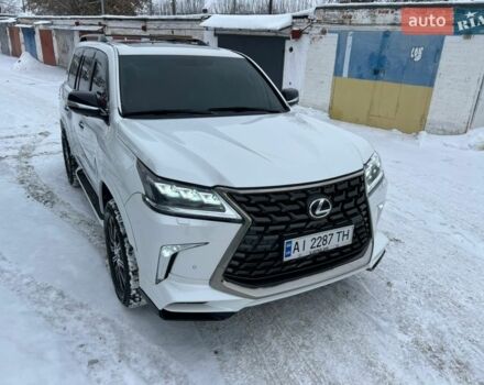 Белый Лексус ЛХ, объемом двигателя 5.66 л и пробегом 290 тыс. км за 29700 $, фото 1 на Automoto.ua