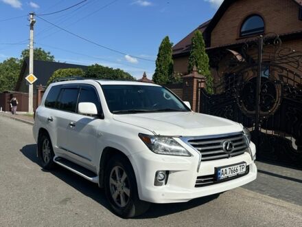 Белый Лексус ЛХ, объемом двигателя 5.7 л и пробегом 340 тыс. км за 16000 $, фото 1 на Automoto.ua