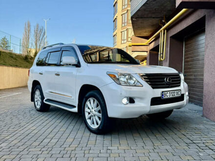 Белый Лексус ЛХ, объемом двигателя 5.66 л и пробегом 299 тыс. км за 22900 $, фото 1 на Automoto.ua