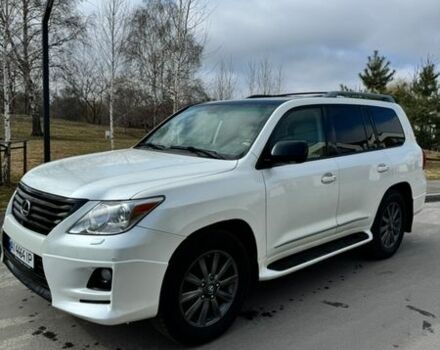 Белый Лексус ЛХ, объемом двигателя 5.7 л и пробегом 244 тыс. км за 22500 $, фото 1 на Automoto.ua