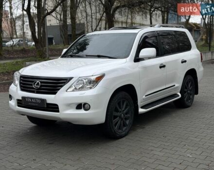 Белый Лексус ЛХ, объемом двигателя 5.66 л и пробегом 286 тыс. км за 22800 $, фото 1 на Automoto.ua