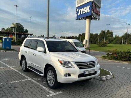Белый Лексус ЛХ, объемом двигателя 5.66 л и пробегом 298 тыс. км за 23600 $, фото 1 на Automoto.ua