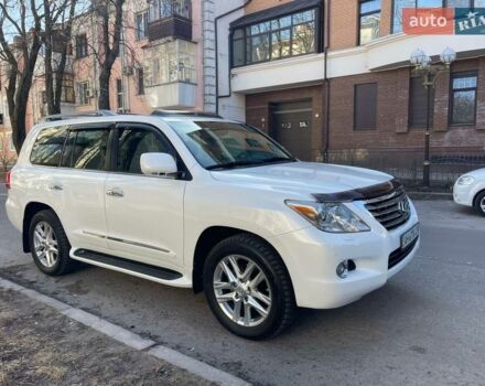 Белый Лексус ЛХ, объемом двигателя 5.66 л и пробегом 360 тыс. км за 26200 $, фото 1 на Automoto.ua