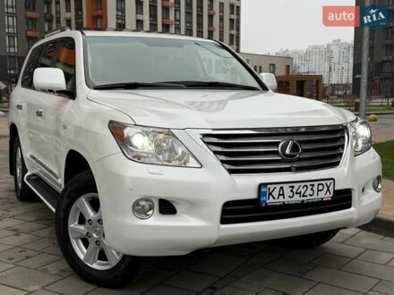 Белый Лексус ЛХ, объемом двигателя 5.66 л и пробегом 206 тыс. км за 25555 $, фото 1 на Automoto.ua