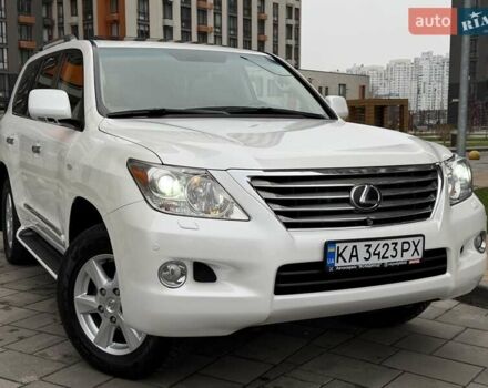 Белый Лексус ЛХ, объемом двигателя 5.66 л и пробегом 206 тыс. км за 25555 $, фото 1 на Automoto.ua