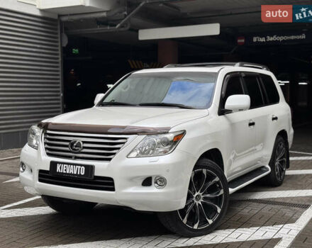 Белый Лексус ЛХ, объемом двигателя 5.7 л и пробегом 268 тыс. км за 24000 $, фото 1 на Automoto.ua