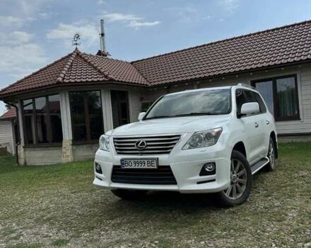 Белый Лексус ЛХ, объемом двигателя 5.7 л и пробегом 221 тыс. км за 27000 $, фото 1 на Automoto.ua