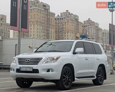 Белый Лексус ЛХ, объемом двигателя 5.7 л и пробегом 260 тыс. км за 24000 $, фото 1 на Automoto.ua