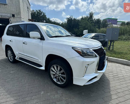 Белый Лексус ЛХ, объемом двигателя 5.66 л и пробегом 173 тыс. км за 30500 $, фото 1 на Automoto.ua