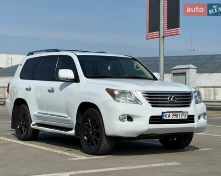 Белый Лексус ЛХ, объемом двигателя 5.66 л и пробегом 261 тыс. км за 24500 $, фото 1 на Automoto.ua