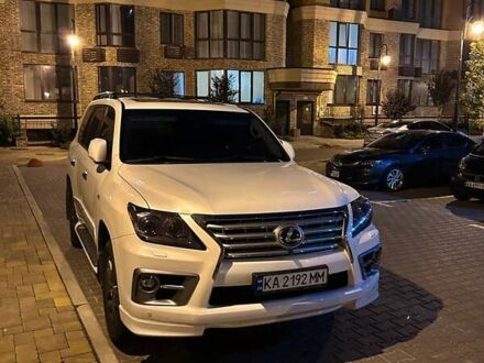 Белый Лексус ЛХ, объемом двигателя 5.66 л и пробегом 246 тыс. км за 26600 $, фото 1 на Automoto.ua
