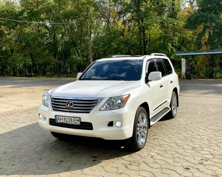 Белый Лексус ЛХ, объемом двигателя 5.7 л и пробегом 165 тыс. км за 28000 $, фото 1 на Automoto.ua