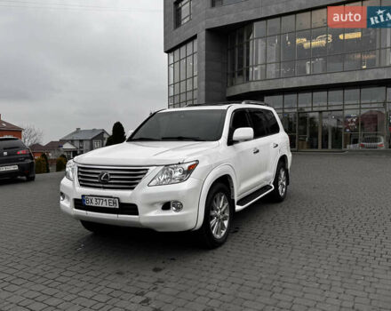 Белый Лексус ЛХ, объемом двигателя 5.66 л и пробегом 287 тыс. км за 28900 $, фото 1 на Automoto.ua