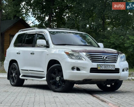 Белый Лексус ЛХ, объемом двигателя 5.66 л и пробегом 202 тыс. км за 25500 $, фото 1 на Automoto.ua