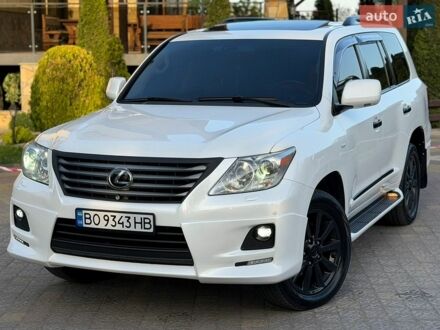 Белый Лексус ЛХ, объемом двигателя 5.66 л и пробегом 320 тыс. км за 29500 $, фото 1 на Automoto.ua