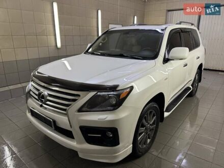 Белый Лексус ЛХ, объемом двигателя 5.66 л и пробегом 200 тыс. км за 33333 $, фото 1 на Automoto.ua