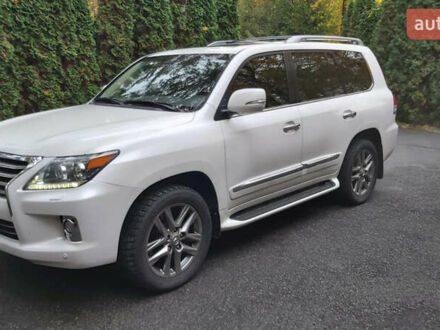 Белый Лексус ЛХ, объемом двигателя 5.66 л и пробегом 101 тыс. км за 47000 $, фото 1 на Automoto.ua