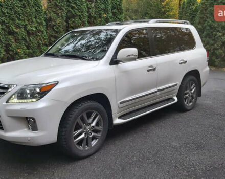 Белый Лексус ЛХ, объемом двигателя 5.66 л и пробегом 101 тыс. км за 47000 $, фото 1 на Automoto.ua