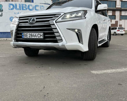 Белый Лексус ЛХ, объемом двигателя 4.46 л и пробегом 220 тыс. км за 59800 $, фото 1 на Automoto.ua