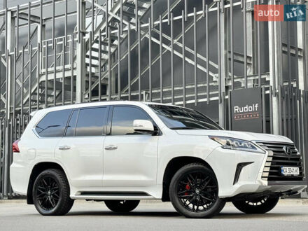 Лексус ЛХ 2016 в Киеве на Automoto.ua Белый Лексус ЛХ, объемом двигателя 4.5 л и пробегом 162 тыс. км за 56700 $, фото 1 на Automoto.ua
