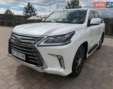 Белый Лексус ЛХ, объемом двигателя 4.46 л и пробегом 185 тыс. км за 70000 $, фото 1 на Automoto.ua