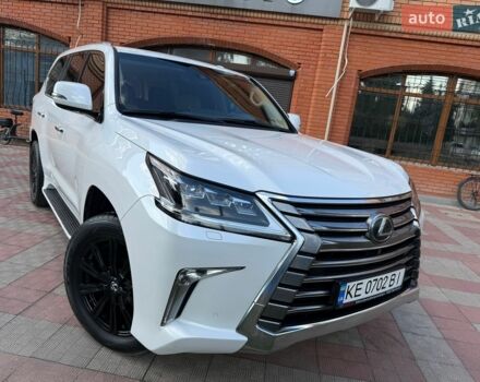 Белый Лексус ЛХ, объемом двигателя 4.46 л и пробегом 151 тыс. км за 57500 $, фото 1 на Automoto.ua