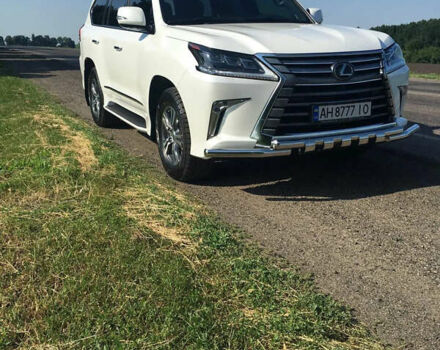 Белый Лексус ЛХ, объемом двигателя 4.46 л и пробегом 175 тыс. км за 81999 $, фото 1 на Automoto.ua