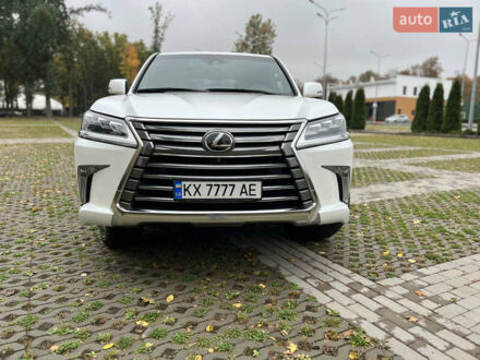 Белый Лексус ЛХ, объемом двигателя 4.46 л и пробегом 60 тыс. км за 85000 $, фото 1 на Automoto.ua