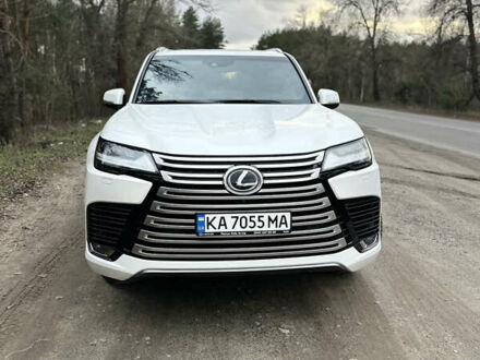 Белый Лексус ЛХ, объемом двигателя 3.35 л и пробегом 73 тыс. км за 119000 $, фото 1 на Automoto.ua