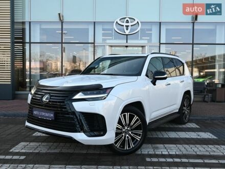 Белый Лексус ЛХ, объемом двигателя 3.35 л и пробегом 115 тыс. км за 97395 $, фото 1 на Automoto.ua